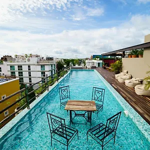 Be Playa Boutique & Rooftop Bar Hotel